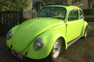  1970 VOLKSWAGEN 1500 RAG TOP BEETLE IN GREEN 