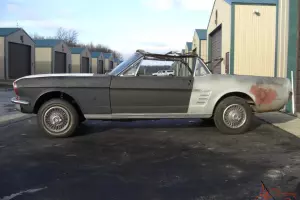 Ford : Mustang convertible