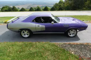 6.1 F.I.  5 speed Hemi Cuda