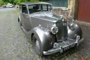  1954 TRIUMPH RENOWN RAZOR EDGE SALOON 