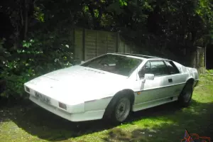 1985 LOTUS ESPRIT 2.2 TURBO, WHITE WITH FULL RED LEATHER, LAST OWNER 21 YEARS