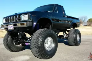 1982 Toyota Pickup SR5 4x4 Short Bed Monster Lifted Custom Monster No Reserve !!