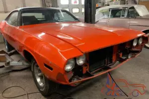 1971 Dodge Challenger R/T.  T/A.  HEMI ??