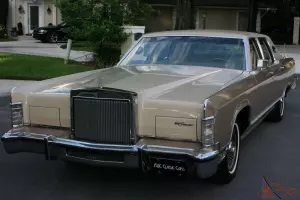 Lincoln : Town Car WILLIAMSBURG SPECIAL EDITION - 67K MI Photo