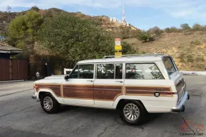 1986 Jeep Grand Wagoneer w/wood paneling White Tan RESTORED V8 Woody LOW MILES!!