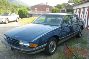 1990 Pontiac Bonneville Photo