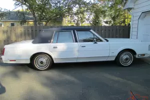 1988 Lincoln Town Car Base Sedan 4-Door 5.0L