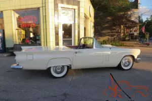 1957 Ford Thunderbird