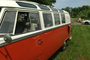 1965 VW Deluxe Sunroof Bus