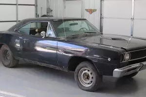 1968 Dodge Coronet R/T Black with GOLD interior Numbers Matching 440 Engine!!