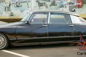 1970 Citroen ID 19   4 door Black cruiser  running good looking survivor
