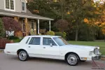 AMAZING ! 19,050 MILES 5.0L V8 CLASSIC SEDAN CLN CARFAX