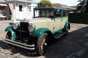 Very rare 1928 OAKLAND 4 door classic car- runs great