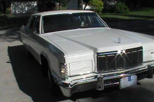 1975 Lincoln Continental Photo