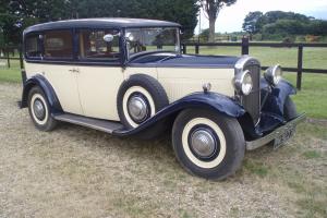  A VERY NICE 1932 HUMBER LANDAULETTE SALOON, BLUE AND CREAM (WITH FOLD DOWN BACK) 