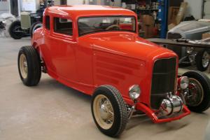 1932 Ford 5 Window Coupe - Fiberglass body - Power windows - Automatic - 327 Eng Photo