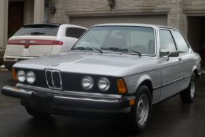 BMW : 3-Series 320i Photo