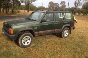 Jeep Cherokee Sport 175000K'S 1996 4 SP Automatic 4x4 4L Electronic in Mount Annan, NSW Photo