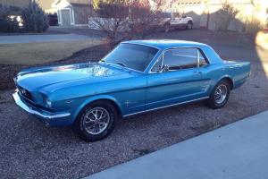 Ford : Mustang 2-Door Coupe Photo