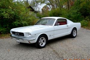 Ford : Mustang FASTBACK Photo