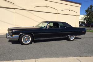 STUNNING SHOW WINNER 1972 CADILLAC COUPE DEVILLE Photo