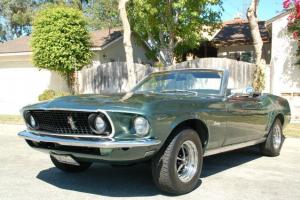 Ford : Mustang Convertible Photo