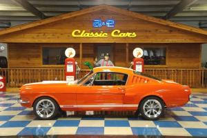 Ford : Mustang Base