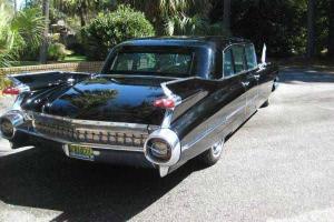 Cadillac : Fleetwood Limousine Photo