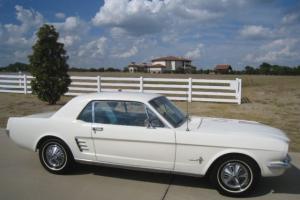 Ford : Mustang Auto w/ AC Photo