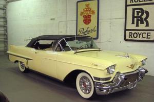 Cadillac : Other Series 62 Convertible Photo