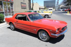 Ford : Mustang Red Coupe Photo