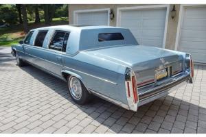 Cadillac : Fleetwood Limousine Photo