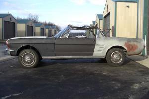 Ford : Mustang convertible Photo