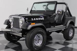 Jeep : CJ 7 Laredo
