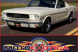 Ford : Mustang 2+2 Fastback Photo