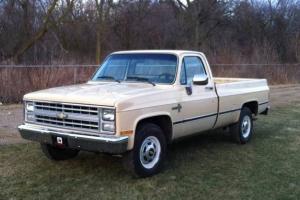 Chevrolet : C/K Pickup 2500 Tan