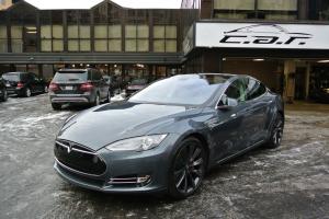 Tesla : Model S Performance Photo