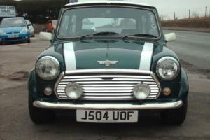 Rover MINI COOPER 1.3I Sportspack 1992 Classic. British Racing Green/White Roof. Photo