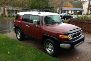 Toyota : FJ Cruiser tow package, roof rack, A/C, stereo, aux plug, CD Photo