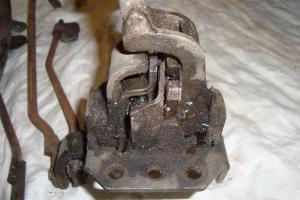 Holden Aussie Four Speed Shifter AND Linkages in Ringwood, VIC