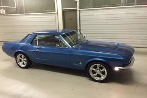 Ford : Mustang Coup Photo