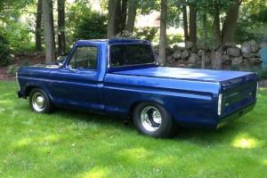 Ford : F-100 Base Cab & Chassis 2-Door
