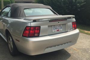 Ford : Mustang V6 Photo
