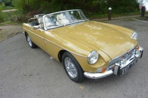 MGB ROADSTER 1972 FINISHED IN HARVEST GOLD WITH BLACK MOHAIR HOOD STUNNING CAR