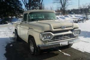 Ford: F-100 Pick up Photo