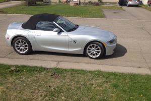 BMW: Z4 Gray Photo