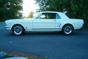 Ford: Mustang coupe Photo