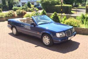 1995/N - Mercedes E220 Convertible Auto. FSH. EXCELLENT EXAMPLE. Photo