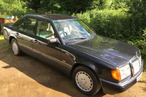 MERCEDES 230E CLASSIC W124 AUTOMATIC 220 300 260 200 STUNNING THROUGHOUT AIRCON Photo