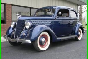 1936 Ford Deluxe Photo